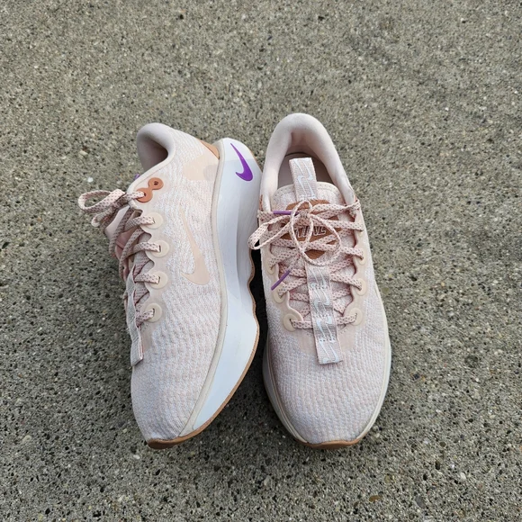 Nike Motiva - Picture 3 of 17